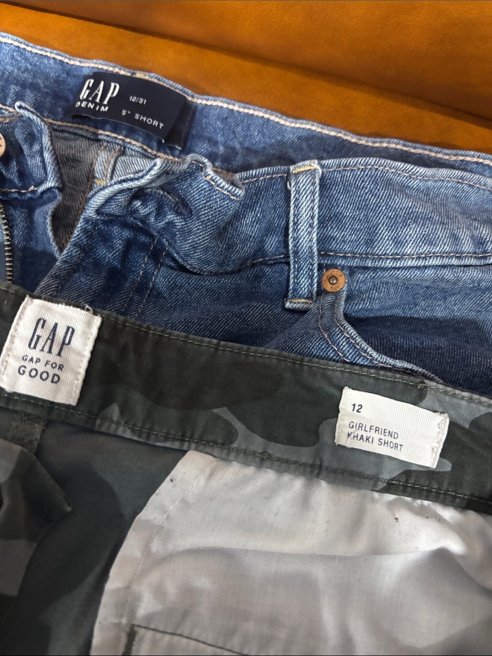 GAP Women Denim and Camo Shorts - Picture 2 of 6